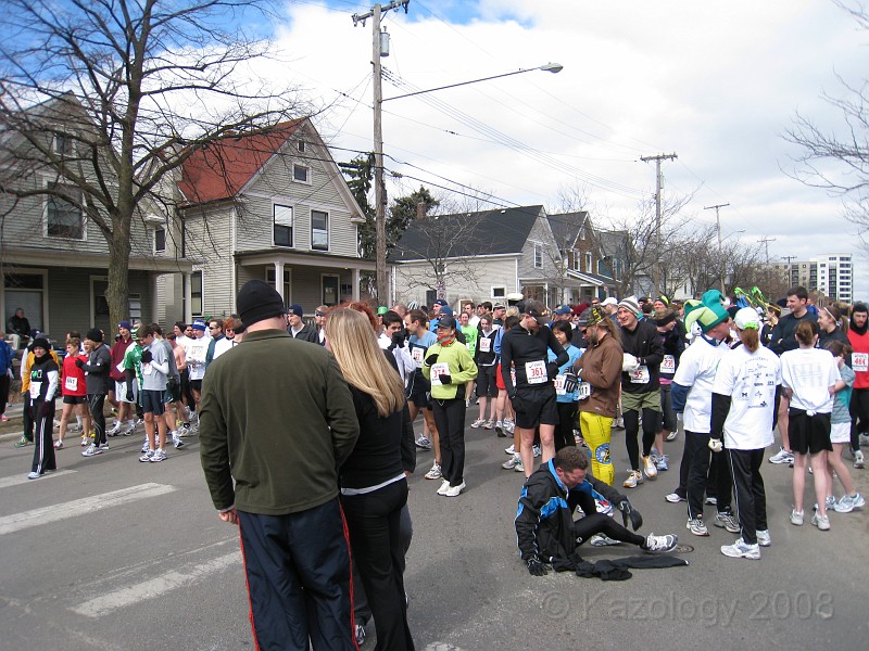Shamrocks-Shenanagians-08 060.jpg - The start line for the fast people. They started ahead of everyone else so they didn't trample us!